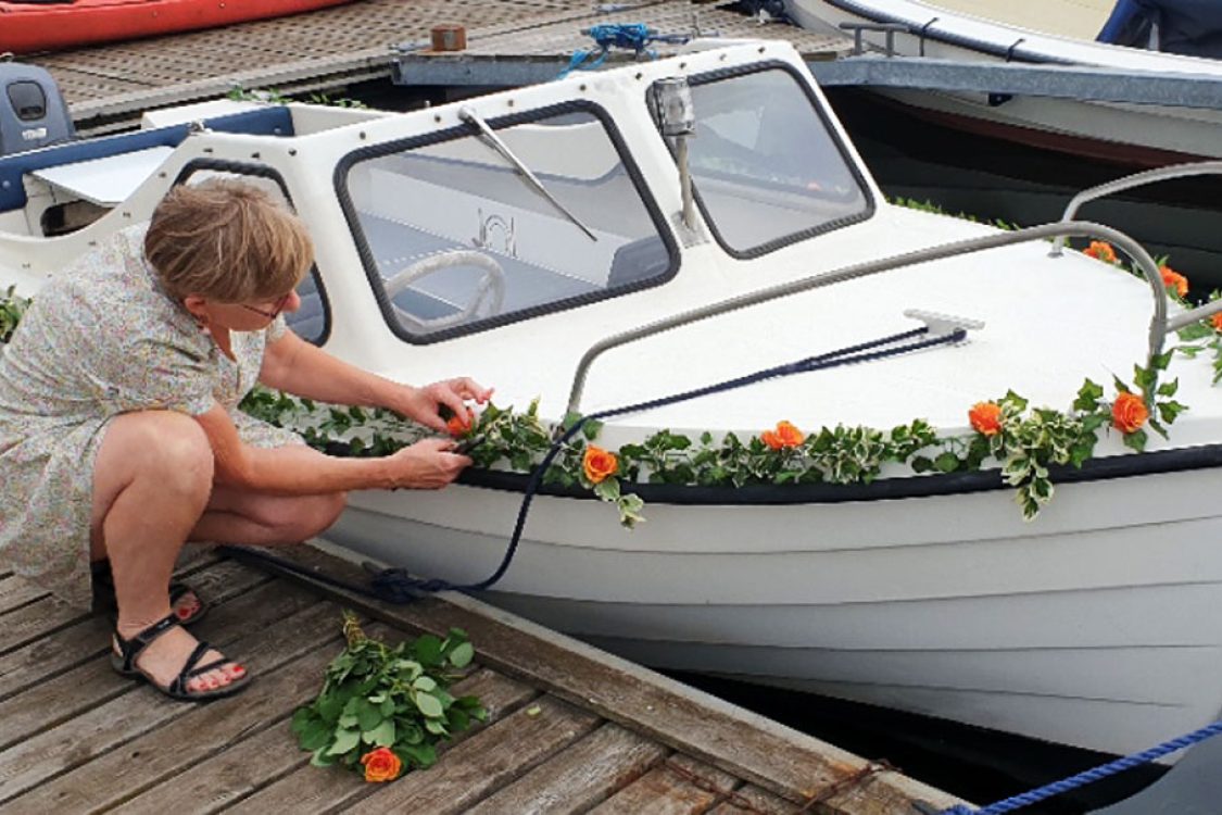 Båd klargøres til havnerundfart og kanalrundfart